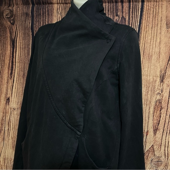 Lululemon Black and Gray Snap Button Wrap Jacket Women's size 6 - Picture 4 of 9